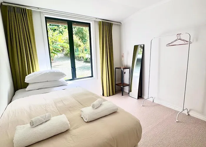 Edge Retreat, Tarawera Holiday home *