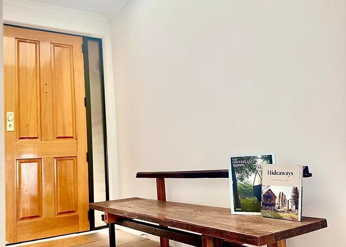 Edge Retreat, Tarawera *