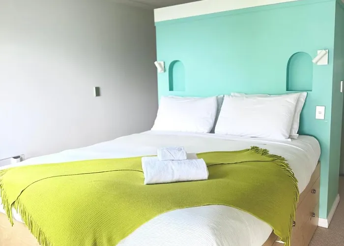 Edge Retreat, Tarawera Holiday home *